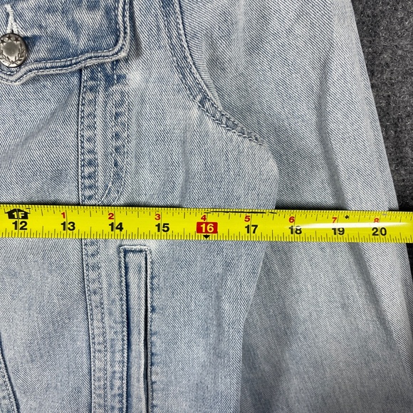 Free People Rumors Light Wash Denim Jacket Cropped Trucker Style Size Medium - Picture 8 of 10